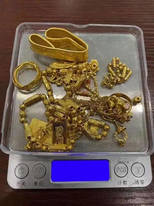 金价高位下，黄金典当和直接回收哪个更划算？算完这笔账就懂了